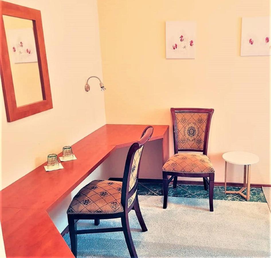 Chung cư 1500 m² 21 phòng ngủ, 21 phòng tắm riêng ở Říčky Ricany  Ngoại thất bức ảnh