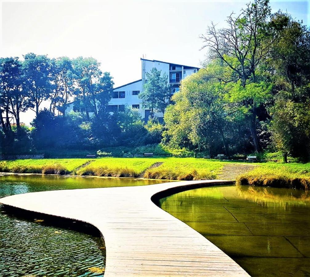 Chung cư 1500 m² 21 phòng ngủ, 21 phòng tắm riêng ở Říčky Ricany  Ngoại thất bức ảnh