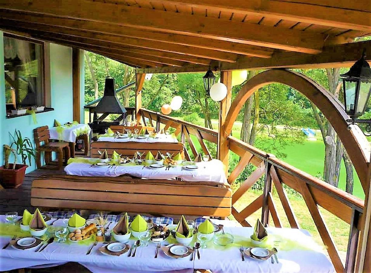 Chung cư 1500 m² 21 phòng ngủ, 21 phòng tắm riêng ở Říčky Ricany  Ngoại thất bức ảnh