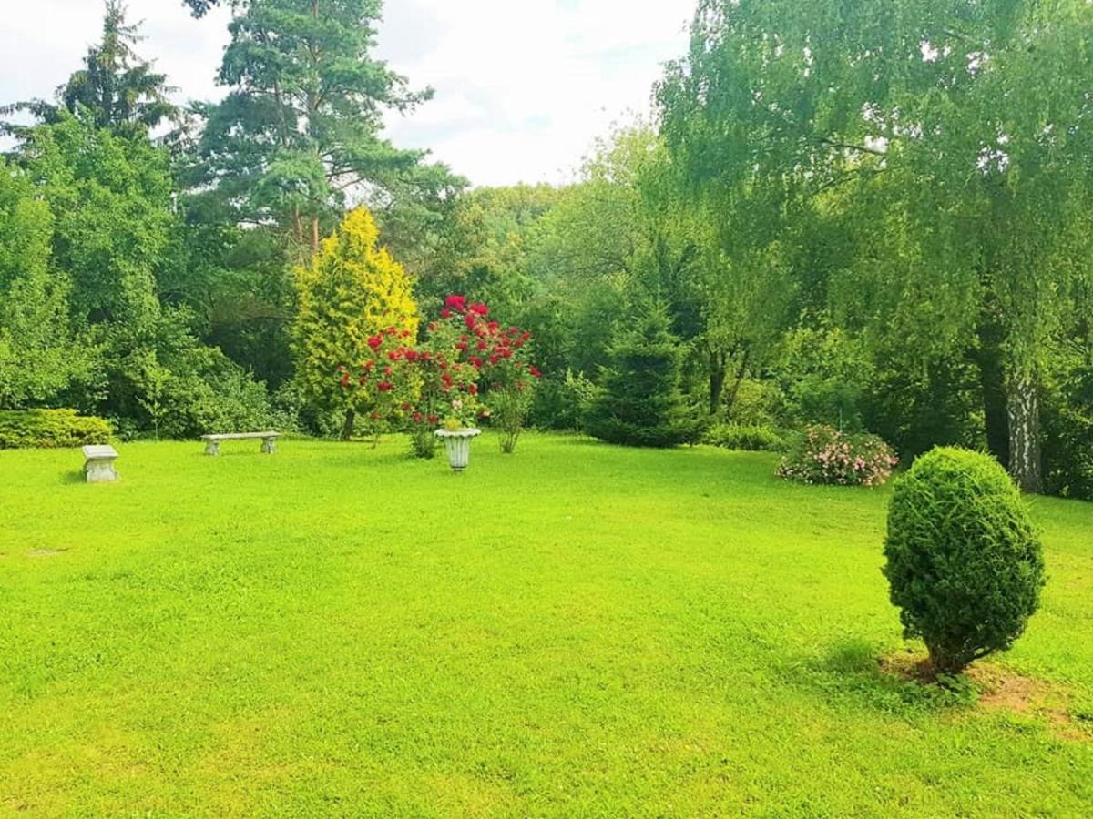 Chung cư 1500 m² 21 phòng ngủ, 21 phòng tắm riêng ở Říčky Ricany  Ngoại thất bức ảnh