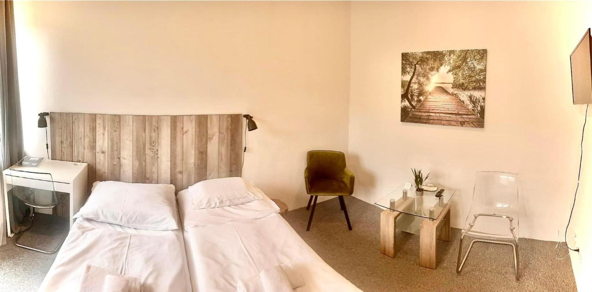 Chung cư 1500 m² 21 phòng ngủ, 21 phòng tắm riêng ở Říčky Ricany  Ngoại thất bức ảnh