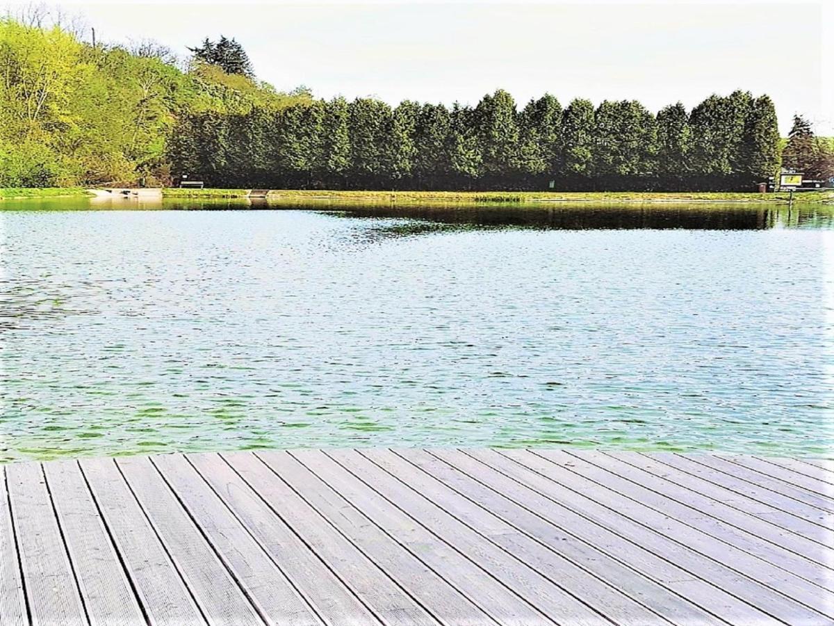 Chung cư 1500 m² 21 phòng ngủ, 21 phòng tắm riêng ở Říčky Ricany  Ngoại thất bức ảnh